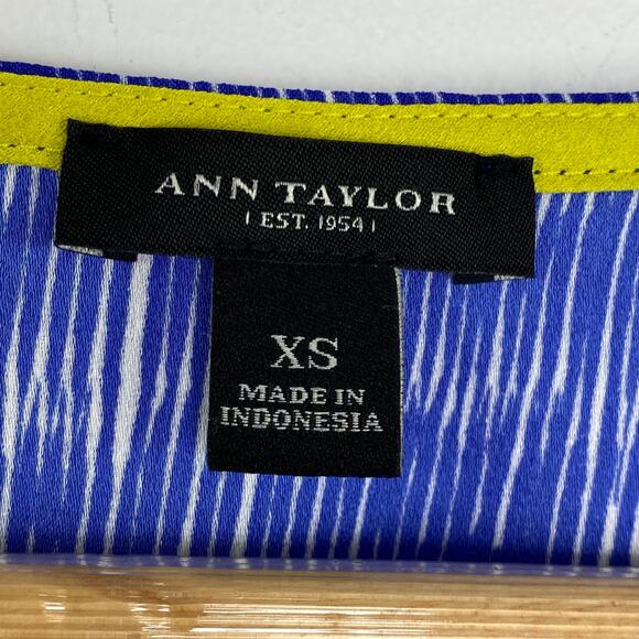 Ann Taylor Blue Printed Tie Front Short Sleeve Blouse Women's Size X-Small XS - Picture 4 of 6